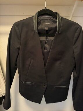Banana Republic tailored Black Faux Leather Trim Blazer. Tuxedo style. Size 6
